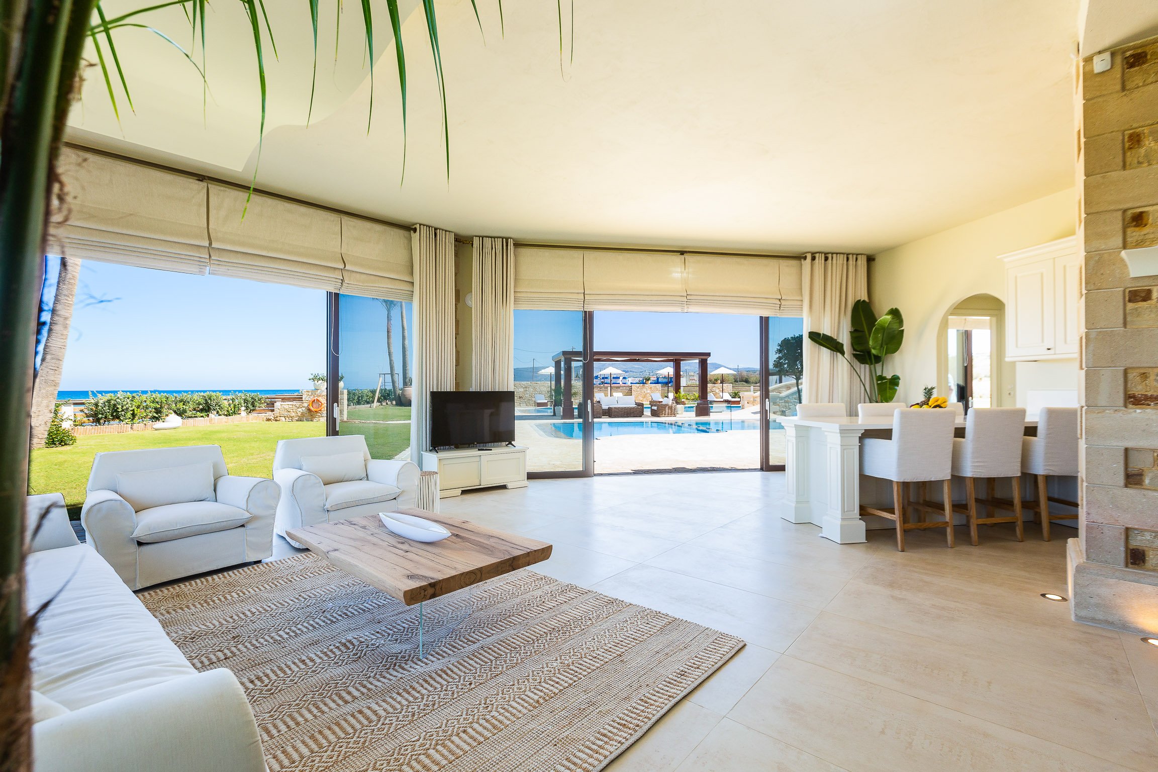 Paralia Beachfront Residence — photograph 6