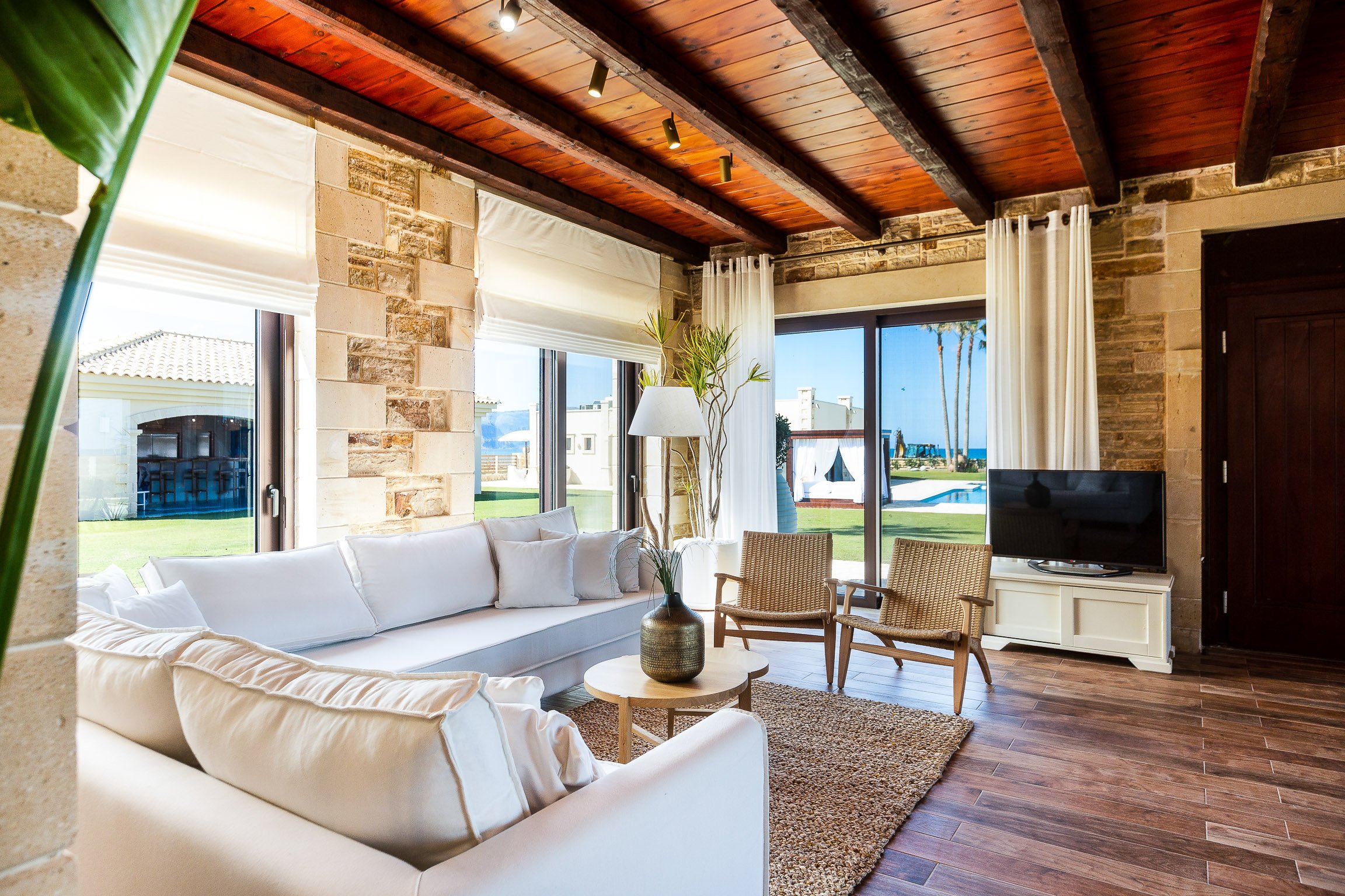 Paralia Beachfront Residence — photograph 11
